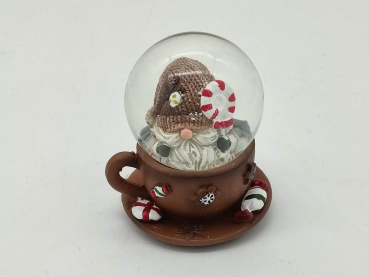 Snow globe gnome with lollipop